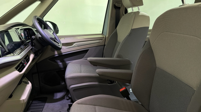 Volkswagen Multivan 1.5 TSI eHybrid Life 5dr 4MOTION DSG Estate - Image 25
